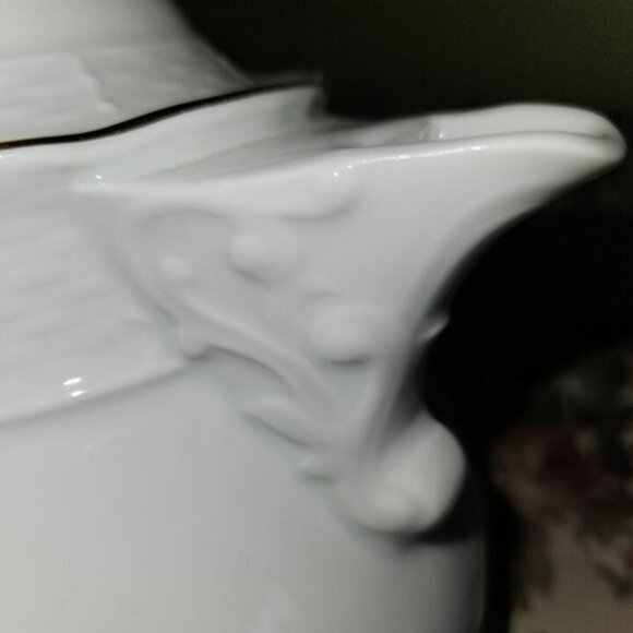 Thun Carlsbad Morning Glory Pattern fine porcelain teapot in the potbelly style - Picture 4 of 15